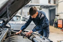 In this ultimate car maintenance checklist, we’ll break down daily, monthly, and yearly maintenance tasks to help you keep your vehicle running like new.