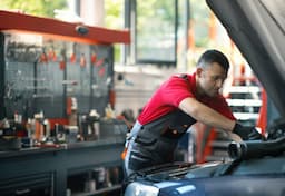 This guide will walk you through the different auto paint colors, finishes, and factors to consider to achieve the perfect look for your vehicle.